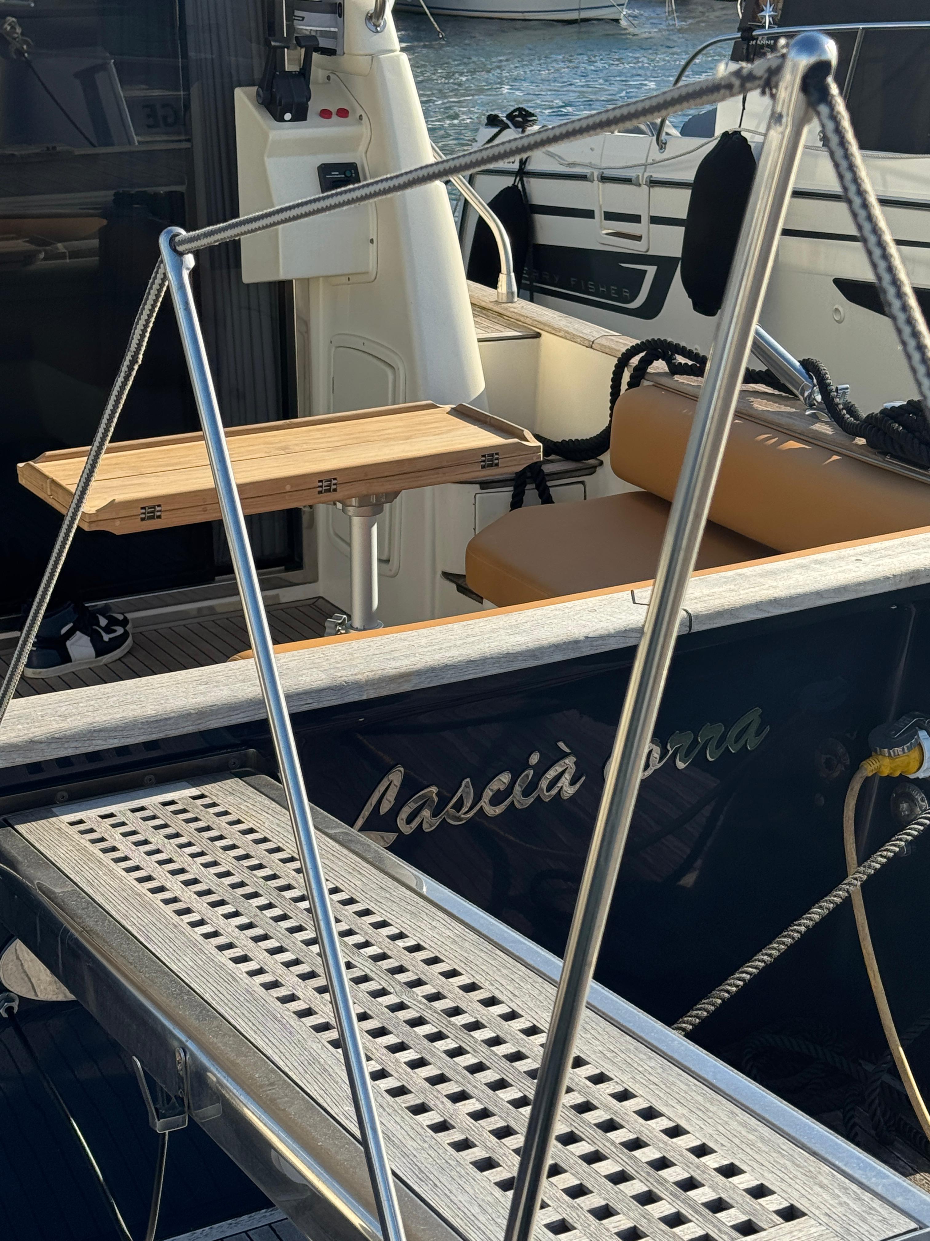 Passerelle d'embarquement du yacht moteur Lascia Corra, acier inox